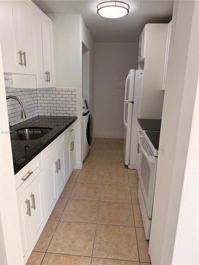 Building Photo - 7250 SW 94th Pl