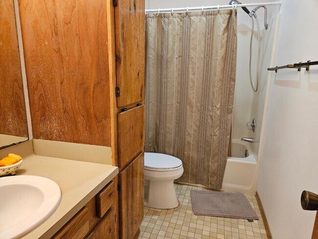 Building Photo - 102 Stubblefield Dr