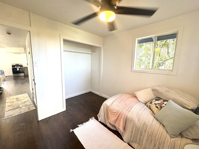 Building Photo - "Charming 3-Bed, Renovated Convenience on Ainaola Drive in Hilo!"