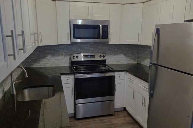 Building Photo - Oak Knoll