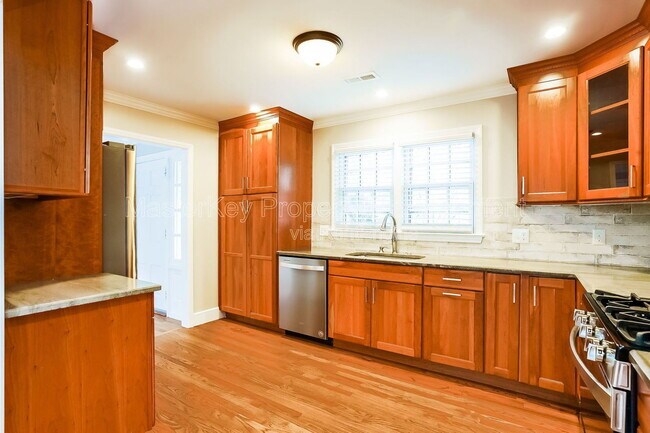 Building Photo - 3401 White Oak Rd