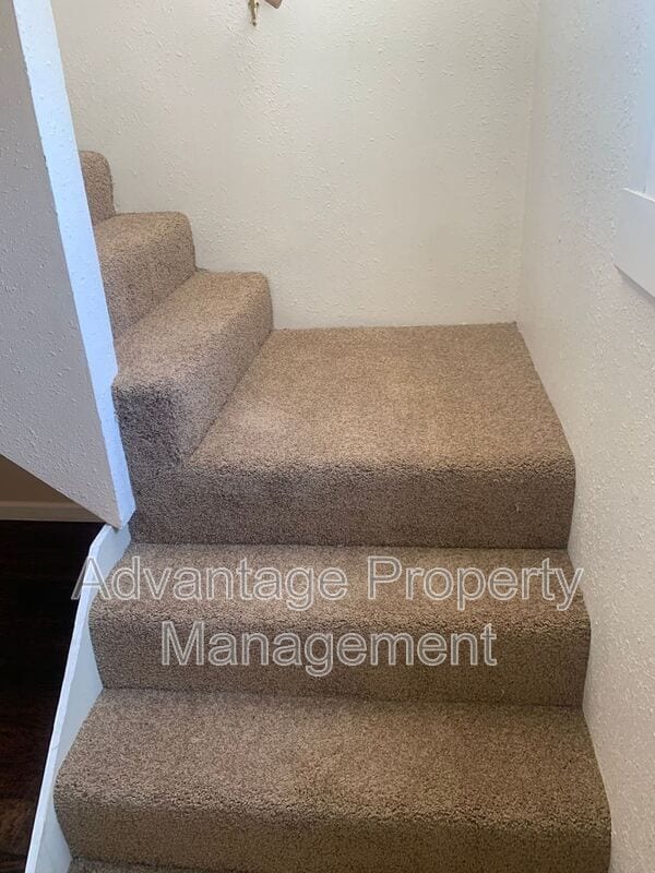 Building Photo - 324 SW Calapooia St