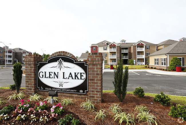 Building Photo - Glen Lake Apartments