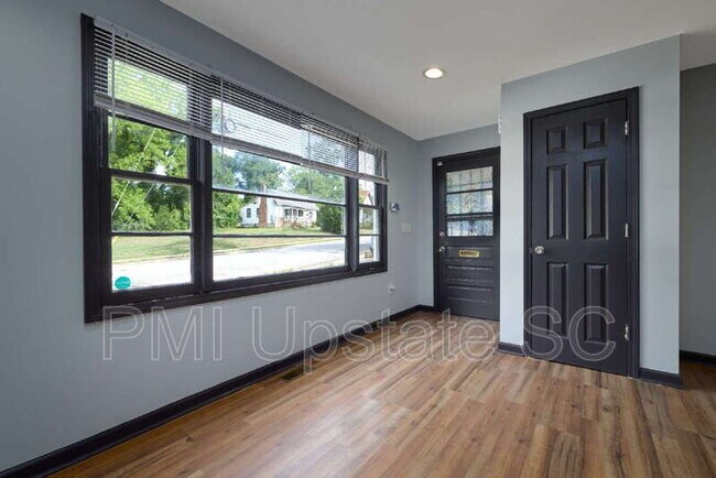 Building Photo - 249 E Hampton Ave