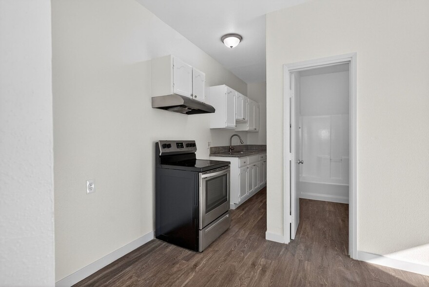 Building Photo - 2212 Myrtle Ave