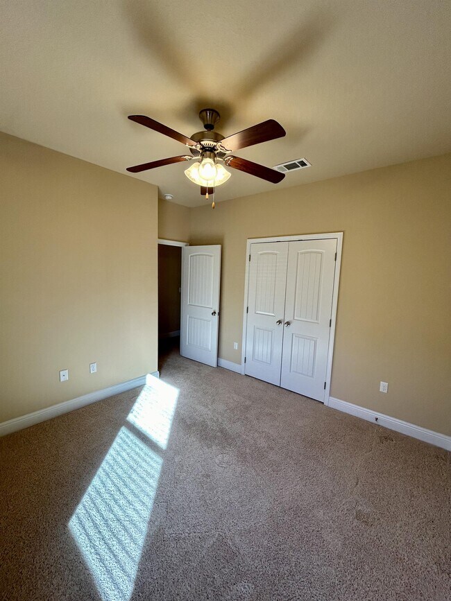 Building Photo - 80 S Knightsbridge Ct