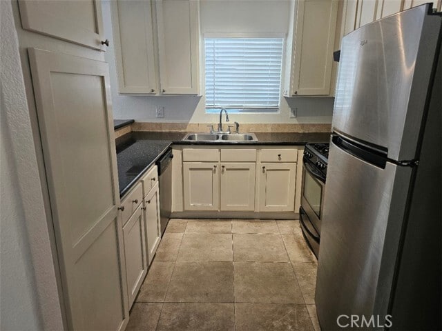 Building Photo - 404 W 4th St