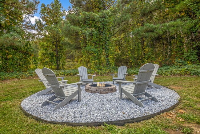 Building Photo - 515 Cely Ln