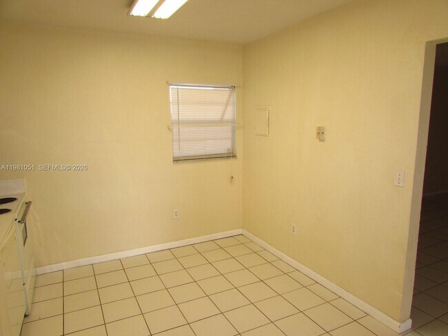 Building Photo - 5100 SW 41st St