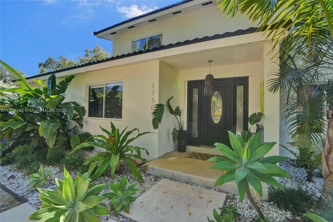 Building Photo - 17505 SW 90th Ave