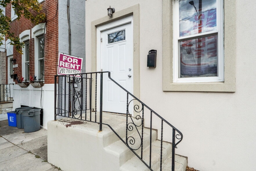 Building Photo - 2900 Almond St