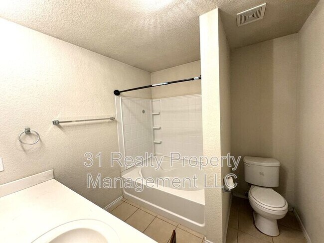 Building Photo - 1415 Swan Ridge Dr