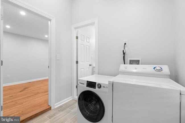 Building Photo - 715 Anderson Ave