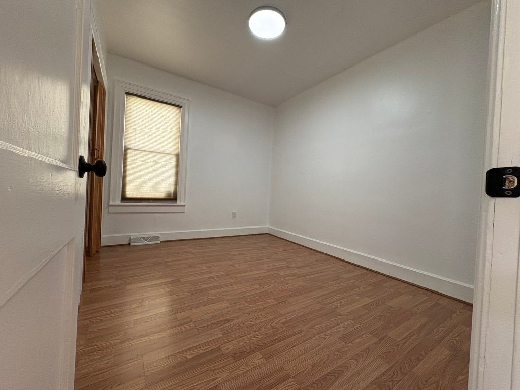 Building Photo - 117 N Toll St