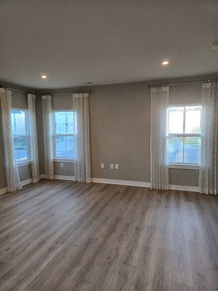 Family Room - 569 Impala Trce
