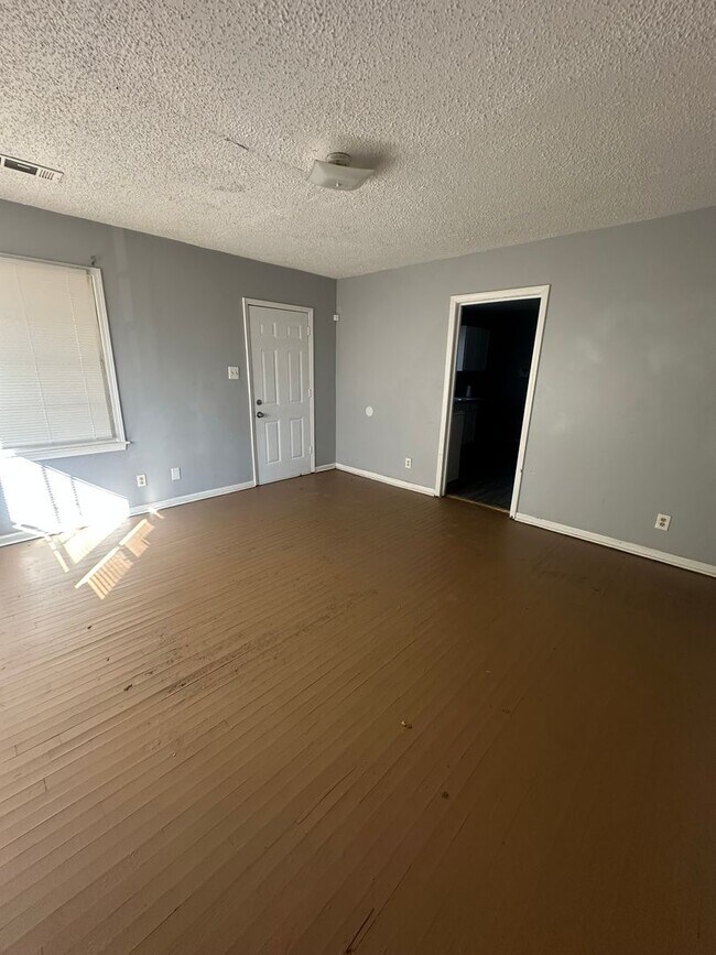 Building Photo - 1710 Arlington Park