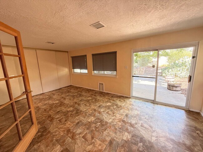 Building Photo - Garden home in Sandia Ridge