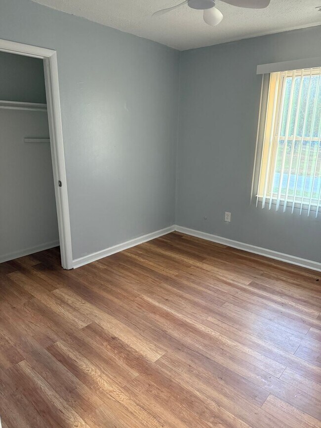 Building Photo - UPDATED 3 bedroom