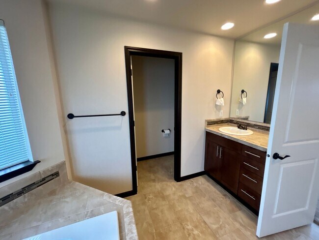 Building Photo - Gorgeous 4 bed 2.5 bath Marysville home