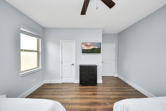 Building Photo - 7542 Lemma Dr
