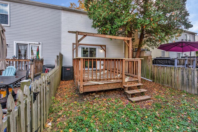 Building Photo - Craftsman