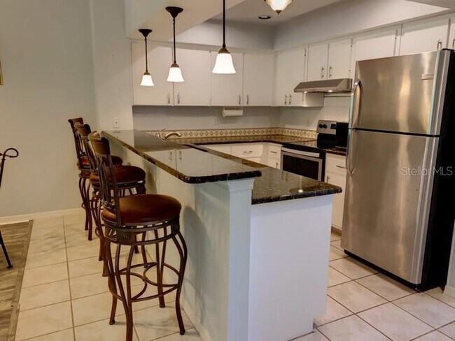 Building Photo - 1375 Saxony Cir