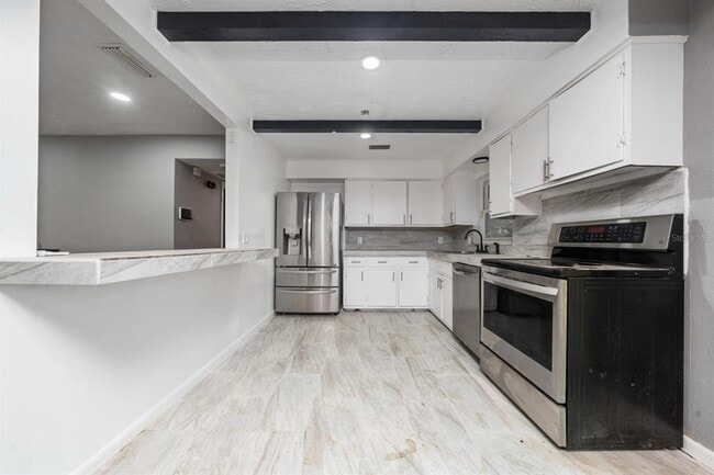 Building Photo - 6531 Hill Top Rd