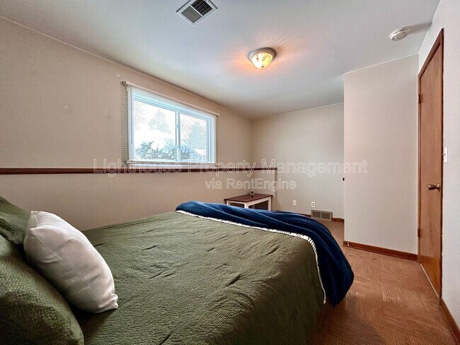 Building Photo - 2728 Vassar Dr SE