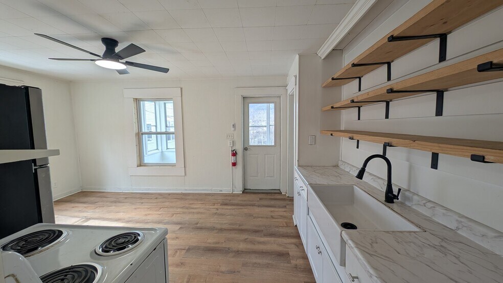 Building Photo - 416 Burgess St