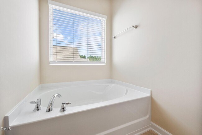 Building Photo - 6806 Shane Dr