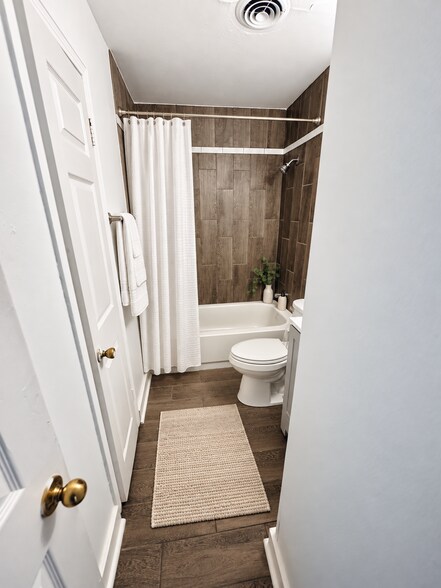 Furnished Bathroom Mockup - 1530 Bennington Cv