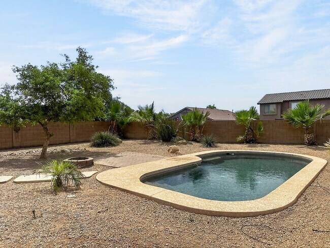 Building Photo - Beautifu;l 4Bed/2.5Bath, Private Pool Home!