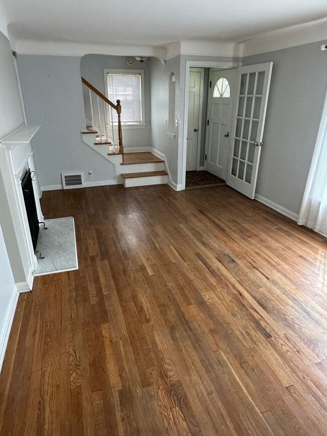 Building Photo - Gorgeous 3 bd, 2 bath South Euclid Home Awaits!