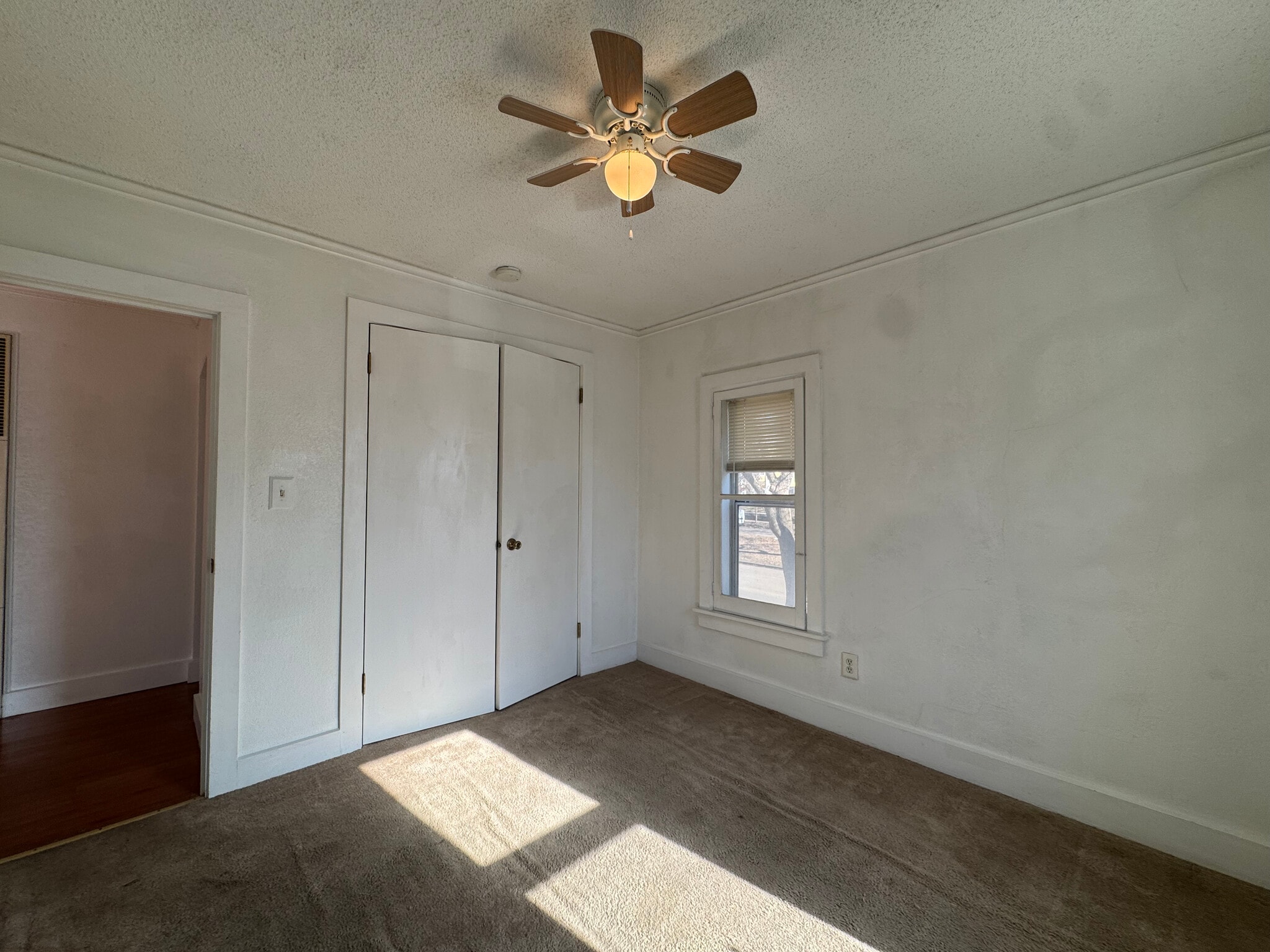 Building Photo - 326 E Vine St