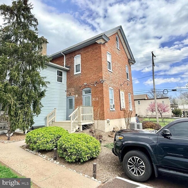 Building Photo - 377 W Ridge Pike