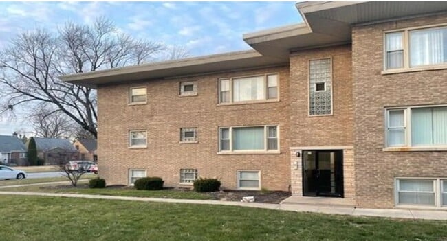 Building Photo - 1539 Wentworth Ave
