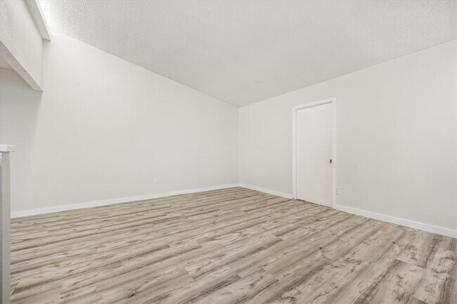 Building Photo - 904 Sirocco Dr