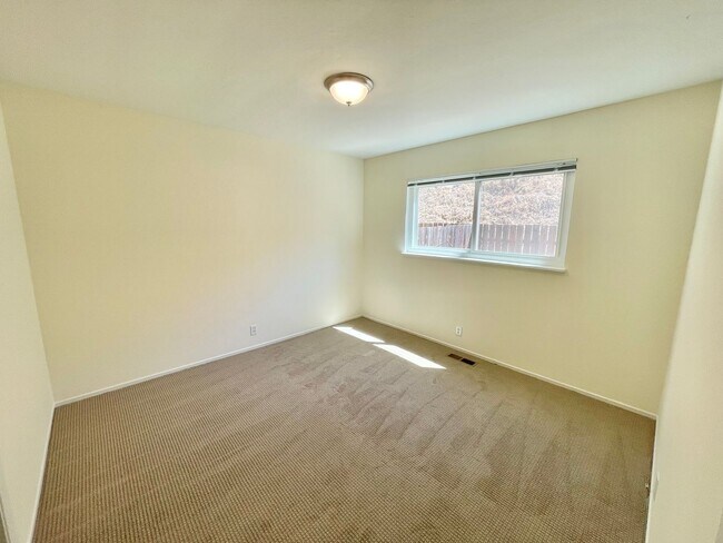 Building Photo - Sunlit 2BD/1BA w/ Private Balcony + Backyard! New Carpet! Assigned Parking! PROGRESSIVE