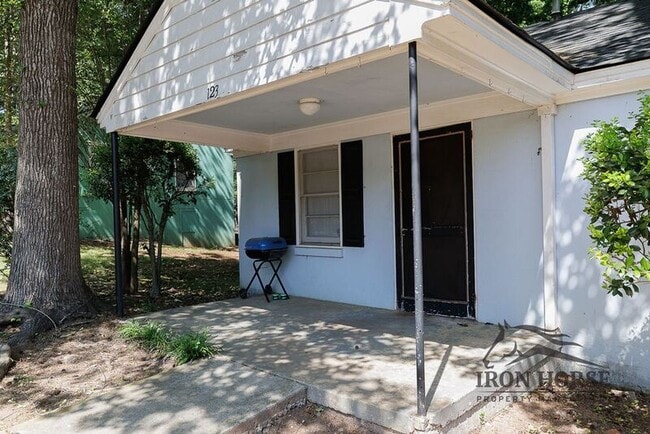 Building Photo - 123 Hollie St