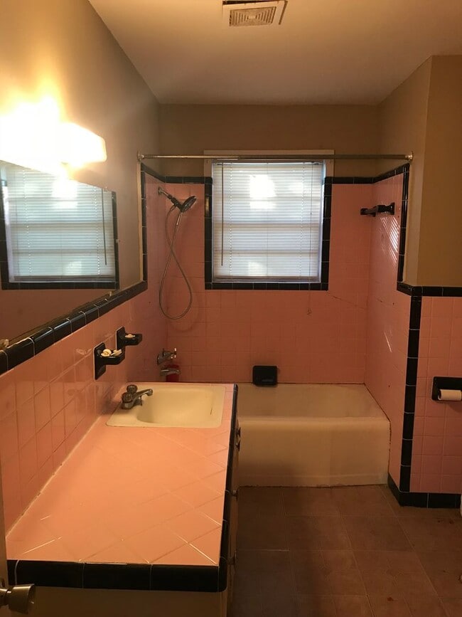 Building Photo - 106 Gayven Dr