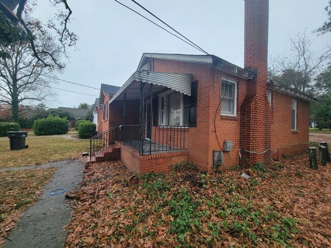 Building Photo - 1927 Wrightsboro Rd