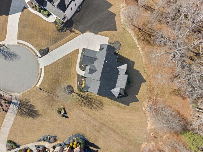 Building Photo - 568 Versailles Dr