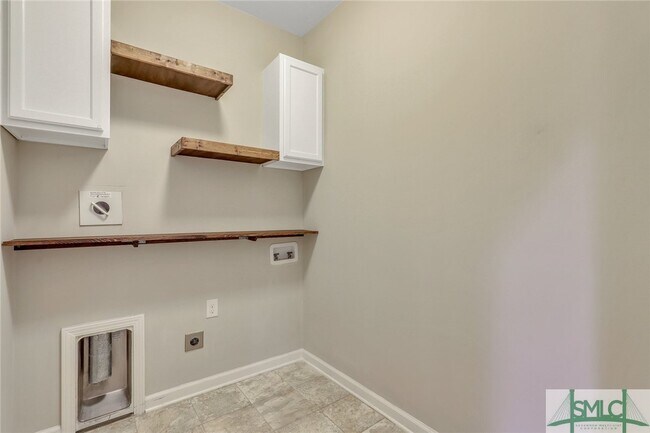 Building Photo - 136 Waverly Way