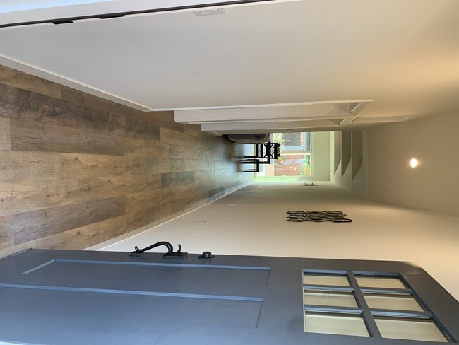 Building Photo - 11313 Delano St