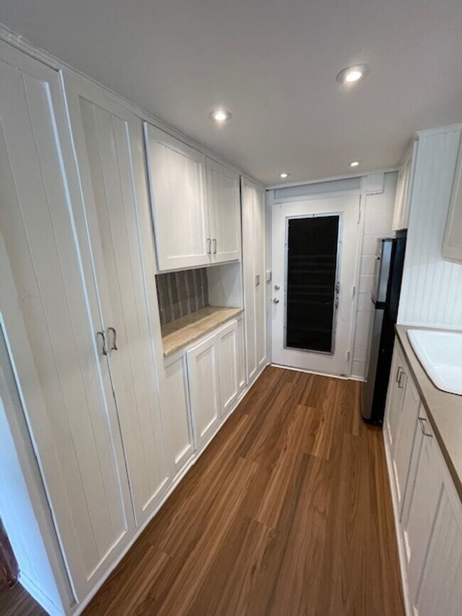 Building Photo - Furnished Upgraded Makiki Studio - ALL Utilities Included!!