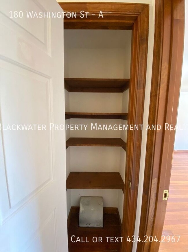 Building Photo - 180 Washington St