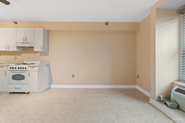 Building Photo - 224 E Garden St