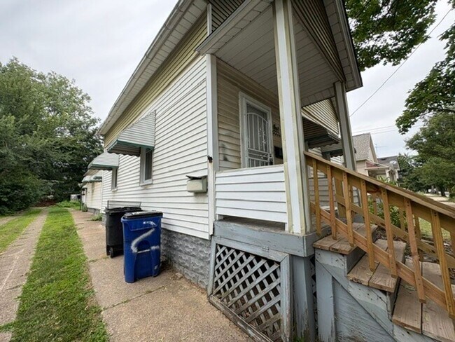 Building Photo - 3666 E 57th St