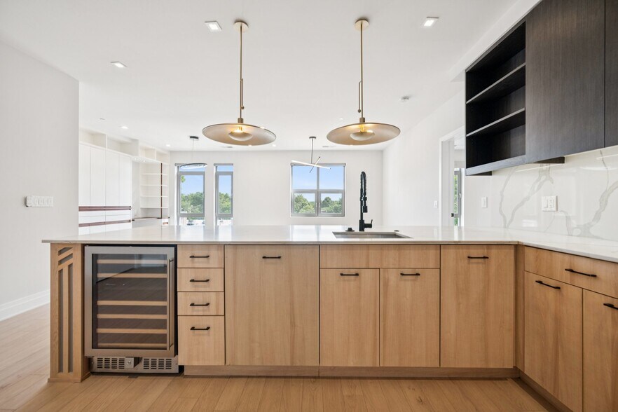 Building Photo - 900 11th St SE