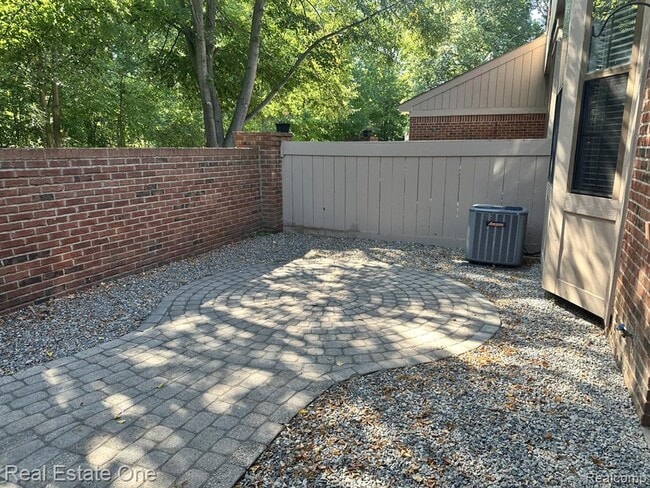 Building Photo - 7219 Danbrooke Ct